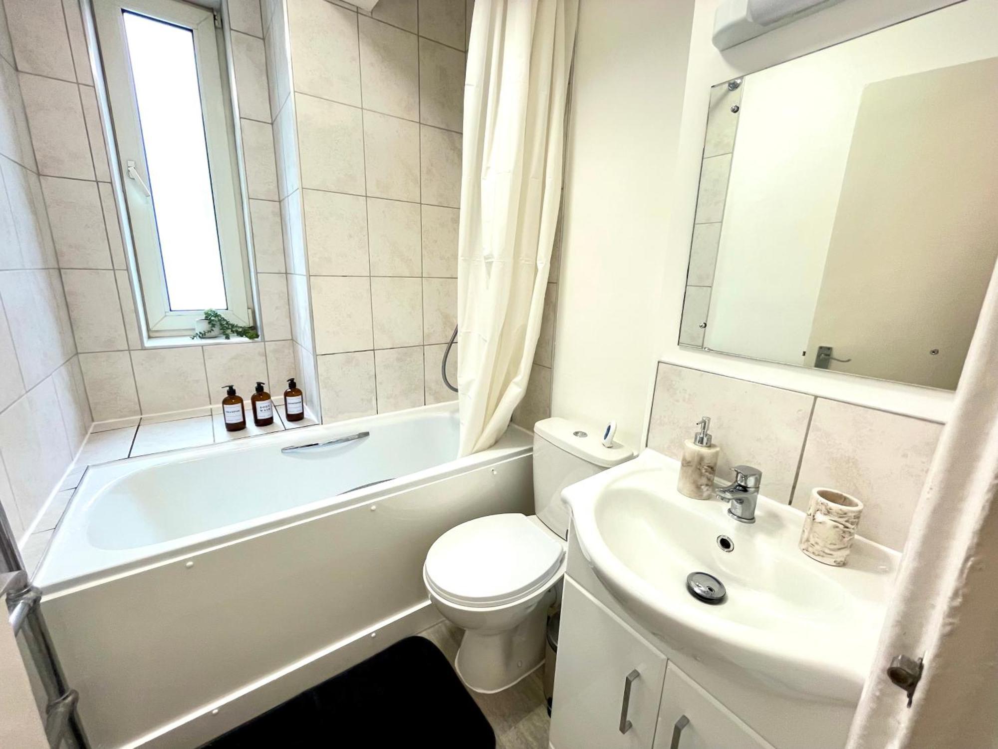 Spacious - South Kensington - Harrods * Лондон